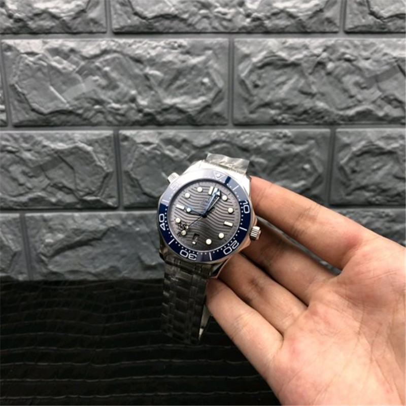 VS廠歐米茄海馬300對(duì)比正品評(píng)測(cè)(vs海馬真假對(duì)比有破綻嗎）