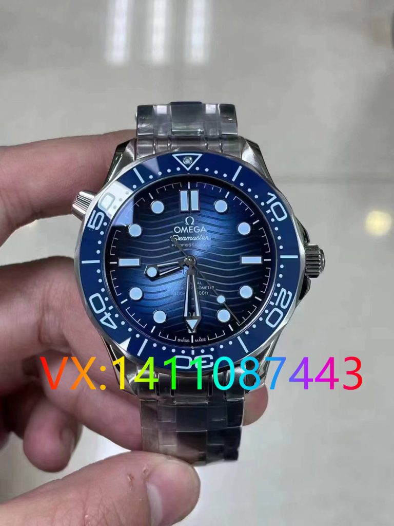 VS廠海馬300米細(xì)節(jié)全解析：冰藍(lán)面8800機(jī)芯對(duì)比