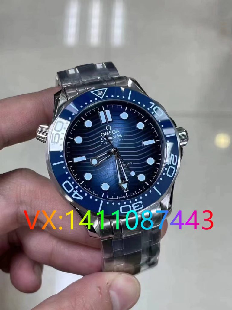VS廠海馬300米細(xì)節(jié)全解析：冰藍(lán)面8800機(jī)芯對(duì)比