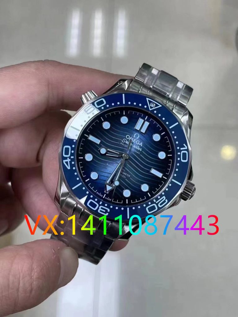 VS廠海馬300米細(xì)節(jié)全解析：冰藍(lán)面8800機(jī)芯對(duì)比