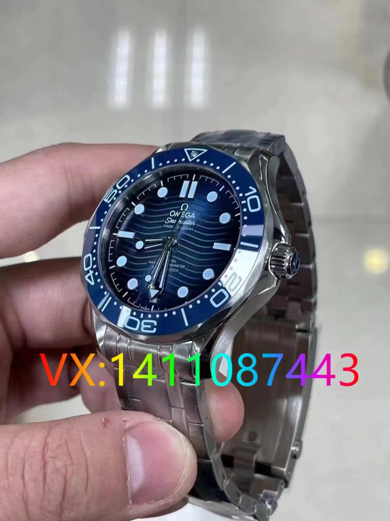 VS廠海馬300米細(xì)節(jié)全解析：冰藍(lán)面8800機(jī)芯對(duì)比