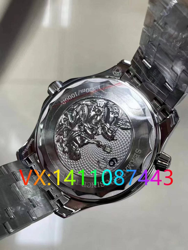 VS廠海馬300米細(xì)節(jié)全解析：冰藍(lán)面8800機(jī)芯對(duì)比