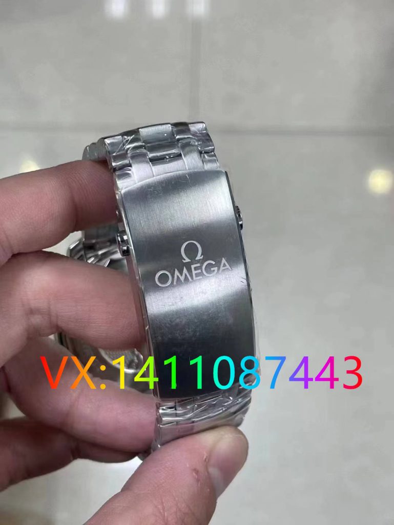 VS廠海馬300米細(xì)節(jié)全解析：冰藍(lán)面8800機(jī)芯對(duì)比