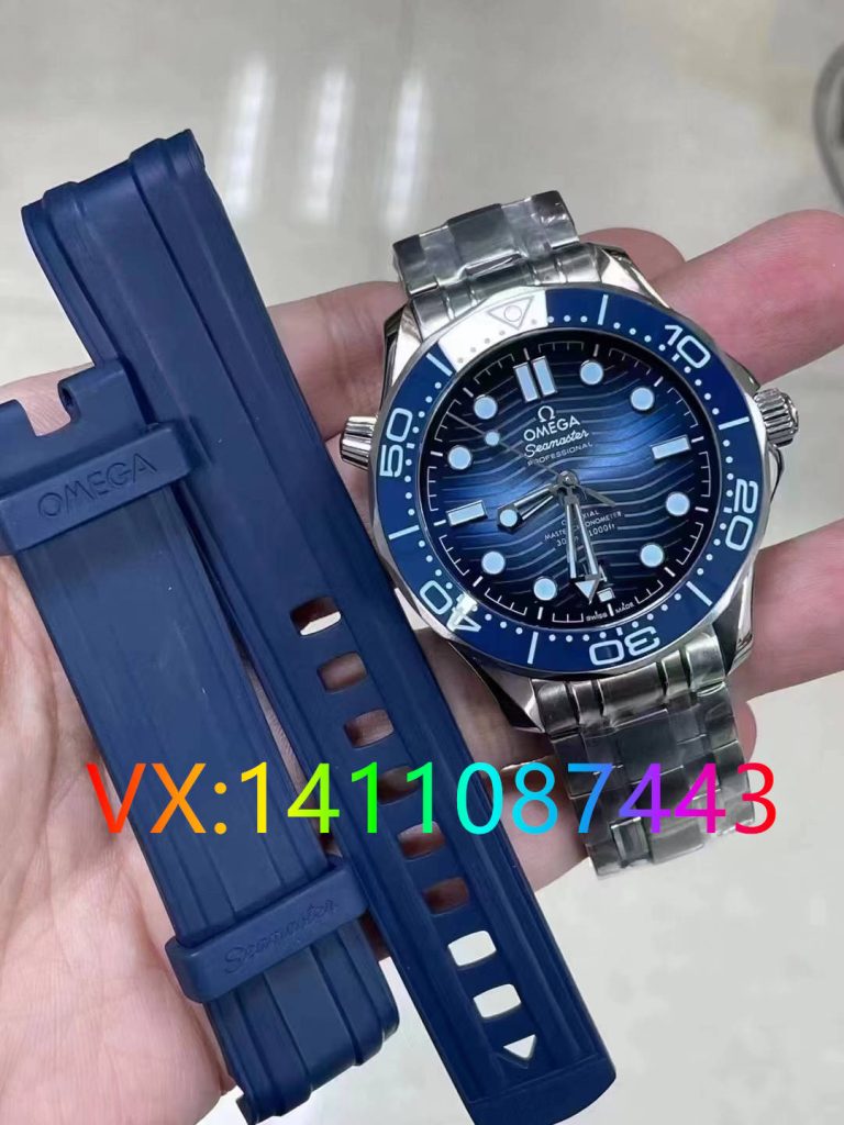 VS廠海馬300米細(xì)節(jié)全解析：冰藍(lán)面8800機(jī)芯對(duì)比