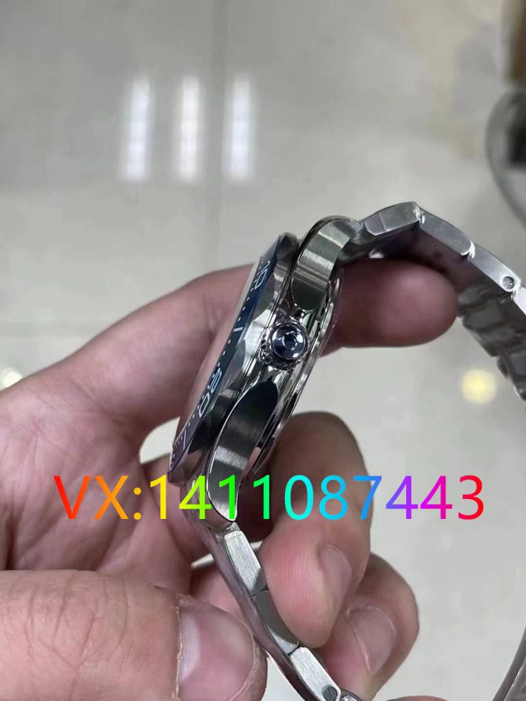 VS廠海馬300米細(xì)節(jié)全解析：冰藍(lán)面8800機(jī)芯對(duì)比